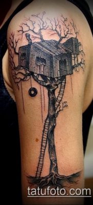 Пример интересной татуировки с домом — фото