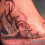 фото тату голубь №530 - интересный вариант рисунка, который легко можно использовать для преобразования и нанесения как тату пара голубей