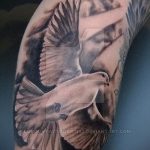 фото тату голубь №965 - уникальный вариант рисунка, который успешно можно использовать для переделки и нанесения как тату голубь на запястье