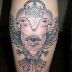 фото тату голубь №70 - интересный вариант рисунка, который успешно можно использовать для доработки и нанесения как тату голубь на запястье