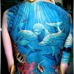 фото тату дельфин №992 - прикольный вариант рисунка, который легко можно использовать для преобразования и нанесения как фото тату дельфин на ноге