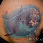 фото тату дельфин №873 - достойный вариант рисунка, который удачно можно использовать для переделки и нанесения как фото тату дельфин на ноге