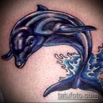 фото тату дельфин №376 - классный вариант рисунка, который успешно можно использовать для преобразования и нанесения как фото тату дельфина на запястье