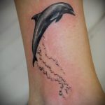 фото тату дельфин №165 - крутой вариант рисунка, который легко можно использовать для преобразования и нанесения как фото тату дельфина на запястье