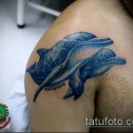 фото тату дельфин №822 - прикольный вариант рисунка, который удачно можно использовать для переделки и нанесения как фото тату дельфины на руке