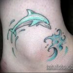 фото тату дельфин №485 - прикольный вариант рисунка, который успешно можно использовать для переделки и нанесения как фото тату дельфина на запястье