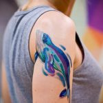 фото тату дельфин №421 - достойный вариант рисунка, который удачно можно использовать для переработки и нанесения как фото тату дельфин на лодыжке