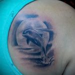 фото тату дельфин №673 - уникальный вариант рисунка, который хорошо можно использовать для переработки и нанесения как фото тату дельфин на лодыжке