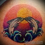фото тату дельфин №883 - крутой вариант рисунка, который успешно можно использовать для переработки и нанесения как фото тату дельфин на ноге