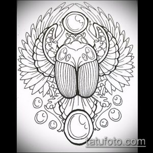 Эскиз татуировки с изображением жука-скарабея, выполненный в стиле blackwork. Рисунок состоит из четких линий и геометрических фигур.