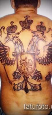 Тату герб с двуглавым орлом на спине — вариант для татуировки Герб России