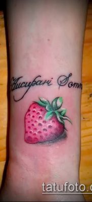 фото тату клубника (Strawberry Tattoos) (значение) — пример рисунка — 002 tatufoto.com