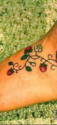 фото тату клубника (Strawberry Tattoos) (значение) — пример рисунка — 035 tatufoto.com