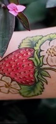 фото тату клубника (Strawberry Tattoos) (значение) — пример рисунка — 039 tatufoto.com