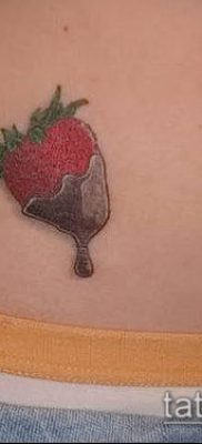 фото тату клубника (Strawberry Tattoos) (значение) — пример рисунка — 051 tatufoto.com