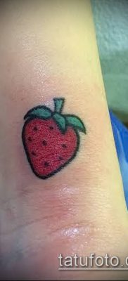 фото тату клубника (Strawberry Tattoos) (значение) — пример рисунка — 055 tatufoto.com