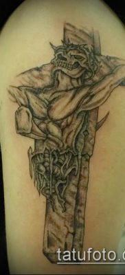 фото тату распятие (crucifix tattoo) (значение) — пример рисунка — 010 tatufoto.com