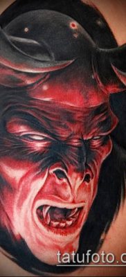 крутая татуировка с чертом — цветной вариант на фото