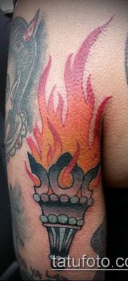 ТАТУИРОВКА ФАКЕЛ №48 — уникальный вариант рисунка, который хорошо можно использовать для доработки и нанесения как татуировка факел в колючей проволоке