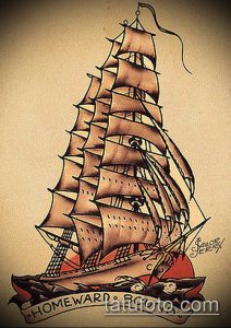 Фото тату парусника в стиле Sailor Jerry, выполненного в традиционных морских цветах. Яркий и детализированный рисунок татуировки с надписью.