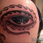 глаз гора тату №945 - интересный вариант рисунка, который хорошо можно использовать для переделки и нанесения как глаз гора тату