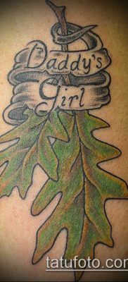 дубовые листья тату №13 — крутой вариант рисунка, который хорошо можно использовать для переработки и нанесения как тату дубовые листья