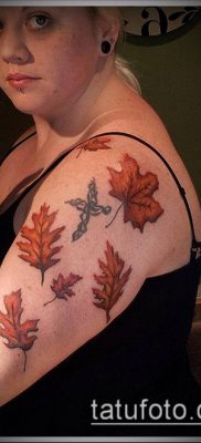 дубовые листья тату №779 — уникальный вариант рисунка, который успешно можно использовать для преобразования и нанесения как листья дуба тату