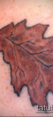 дубовые листья тату №217 — достойный вариант рисунка, который успешно можно использовать для переделки и нанесения как дубовые листья тату хной