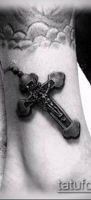 фото латинский крест тату (Tattoo) (значение) — пример рисунка — 018 tatufoto.com