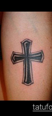 фото латинский крест тату (Tattoo) (значение) — пример рисунка — 059 tatufoto.com