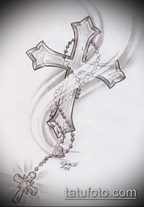 Фото эскиза татуировки: крест, обвитый четками, выполненный в стиле sketch. Идеально для тех, кто ищет оригинальный и религиозный рисунок.