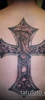 латинский крест тату №786 — эксклюзивный вариант рисунка, который легко можно использовать для переработки и нанесения как латинский крест тату на плече