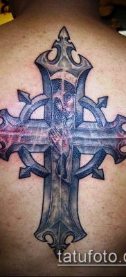 латинский крест тату №347 — интересный вариант рисунка, который удачно можно использовать для переделки и нанесения как тату латинский крест на шее