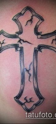 латинский крест тату №893 — крутой вариант рисунка, который легко можно использовать для переделки и нанесения как тату латинский крест на запястье