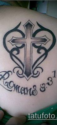 латинский крест тату №39 — уникальный вариант рисунка, который успешно можно использовать для доработки и нанесения как латинский крест тату на руке