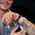 фото тату Джони Деппа (Johnny Depp) (значение) - пример рисунка - 031 tatufoto.com