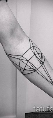 тату геометрические №547 — крутой вариант рисунка, который хорошо можно использовать для преобразования и нанесения как тату геометрические на ноге