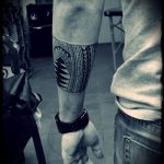 тату для мужчин №925 - крутой вариант рисунка, который легко можно использовать для доработки и нанесения как Men's tattoos