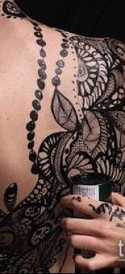 тату кружева №155 — прикольный вариант рисунка, который хорошо можно использовать для преобразования и нанесения как тату кружево под грудью