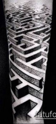тату лабиринт №517 — интересный вариант рисунка, который успешно можно использовать для переделки и нанесения как тату лабиринт на запястье