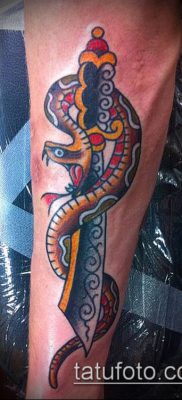 тату меч и змея №970 — уникальный вариант рисунка, который легко можно использовать для преобразования и нанесения как тату меч и змея на плече