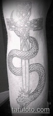 тату меч и змея №837 — классный вариант рисунка, который хорошо можно использовать для переделки и нанесения как тату меч и змея на руке