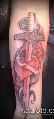тату меч и змея №156 — эксклюзивный вариант рисунка, который легко можно использовать для переделки и нанесения как тату меч и змея на спине