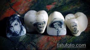 Фотография нескольких зубов с нанесенными на них портретами людей. Черно-белые рисунки, реалистичный стиль, необычное расположение.