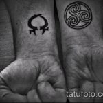 тату омега №626 - достойный вариант рисунка, который успешно можно использовать для доработки и нанесения как tattoo omega