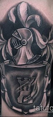 тату рыцарь №498 — крутой вариант рисунка, который успешно можно использовать для доработки и нанесения как тату рыцарь на спине