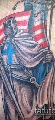 тату рыцарь №812 — интересный вариант рисунка, который хорошо можно использовать для переделки и нанесения как тату рыцарь на колене