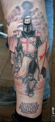тату рыцарь №501 — интересный вариант рисунка, который успешно можно использовать для переработки и нанесения как тату рыцарь вампир