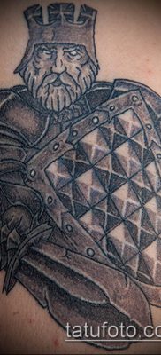 тату рыцарь №891 — достойный вариант рисунка, который легко можно использовать для переработки и нанесения как тату рыцарь с мечом