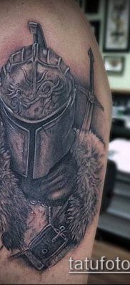 тату рыцарь №911 — уникальный вариант рисунка, который успешно можно использовать для доработки и нанесения как татуировка рыцарь на плече